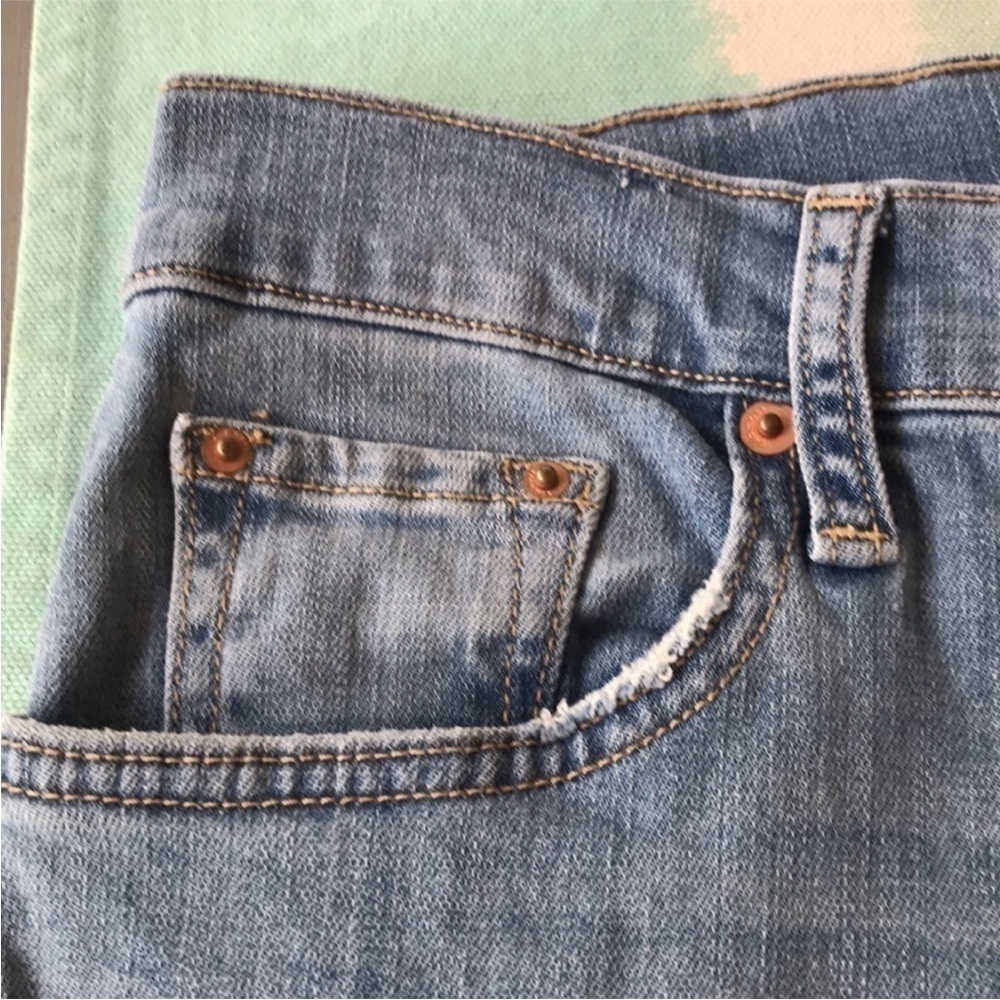 Elle Moss Jordan High Waist Straight Leg Raw Hem Jeans Light Wash - Picture 3 of 15